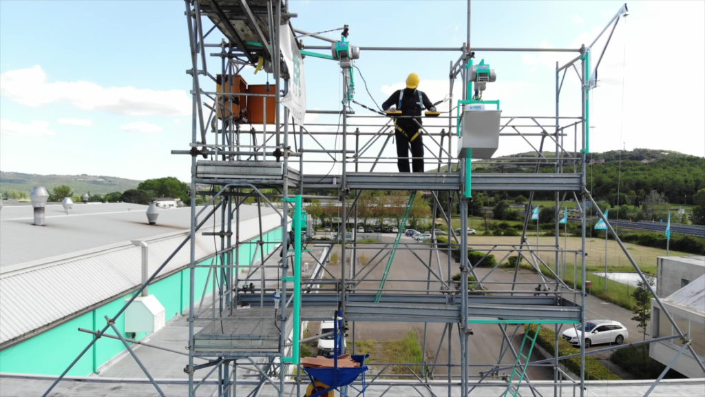 TR 225 N Wciagarka budowlana Imer TR 225 N na rusztowaniu 1024x576 - TR 225 N