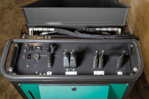 Minitransporter Imer Taurus 1000 sterowanie 300x200 - Taurus 1000